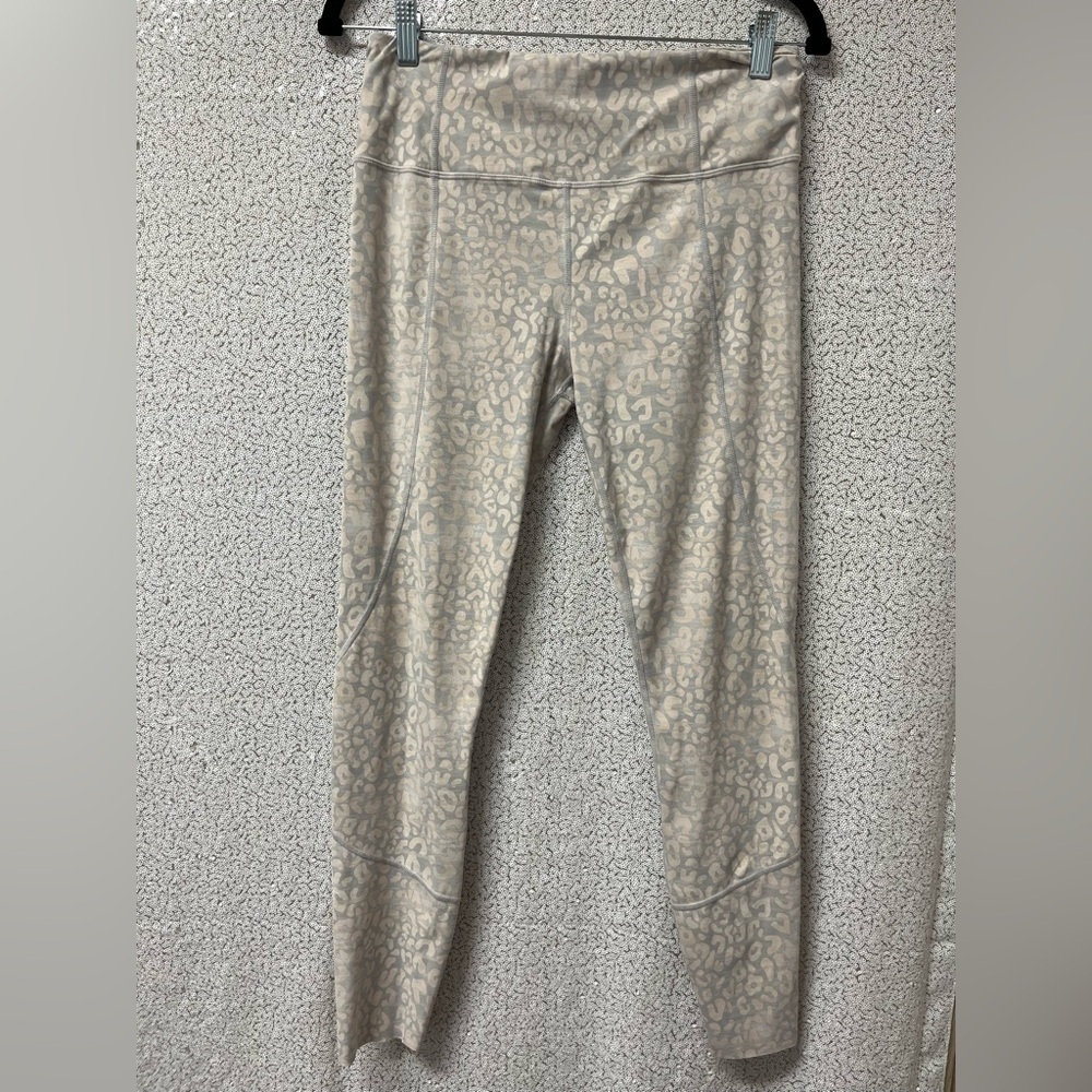 Varley dusty pink & Grey cheetah ( animal print ) leggings | size medium